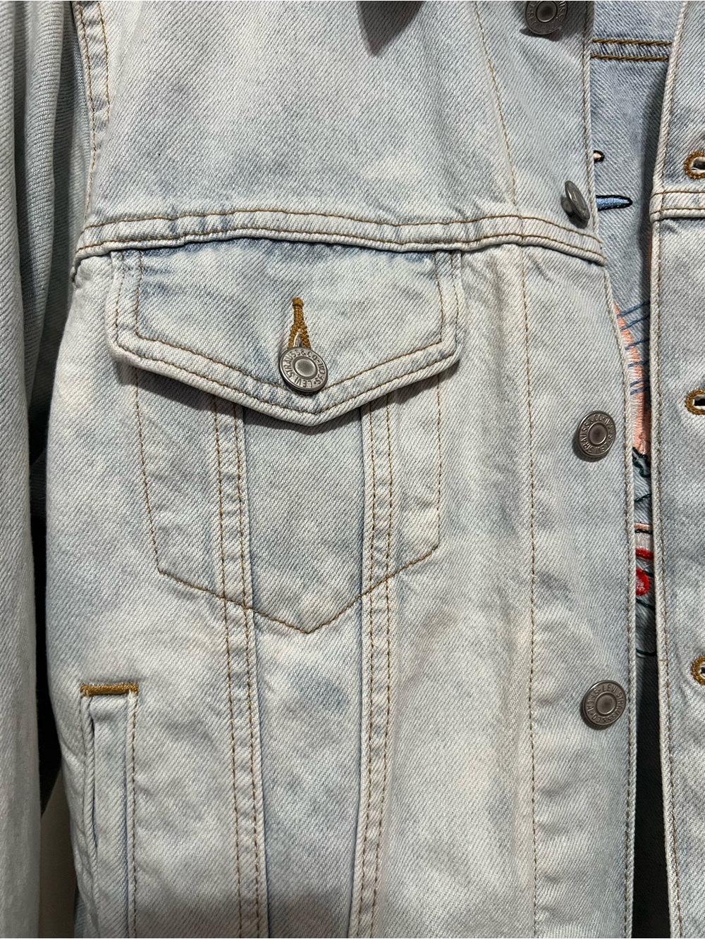 Levi's Light Blue Denim Trucker Jacket with Red Leather Patch - Picture 13 of 14